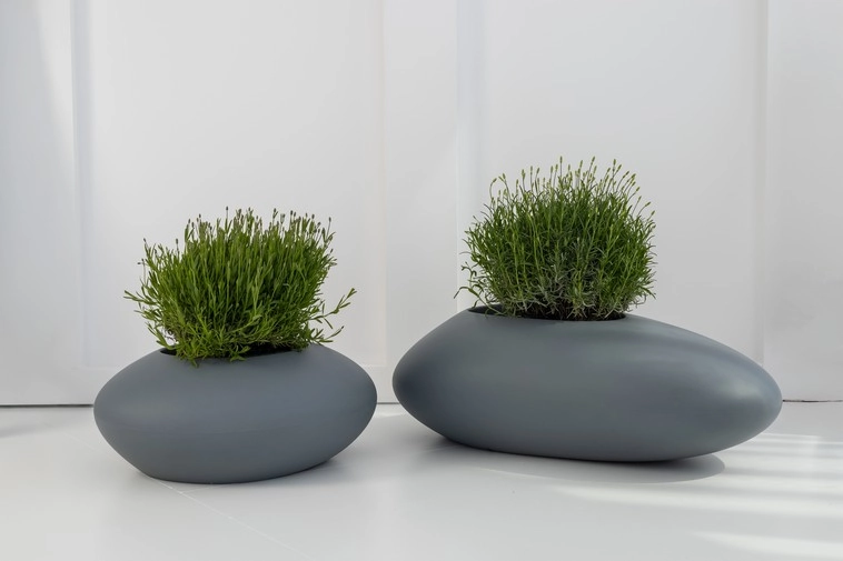 Szare ozdobne donice do ogrodu Monumo Stoner S i M